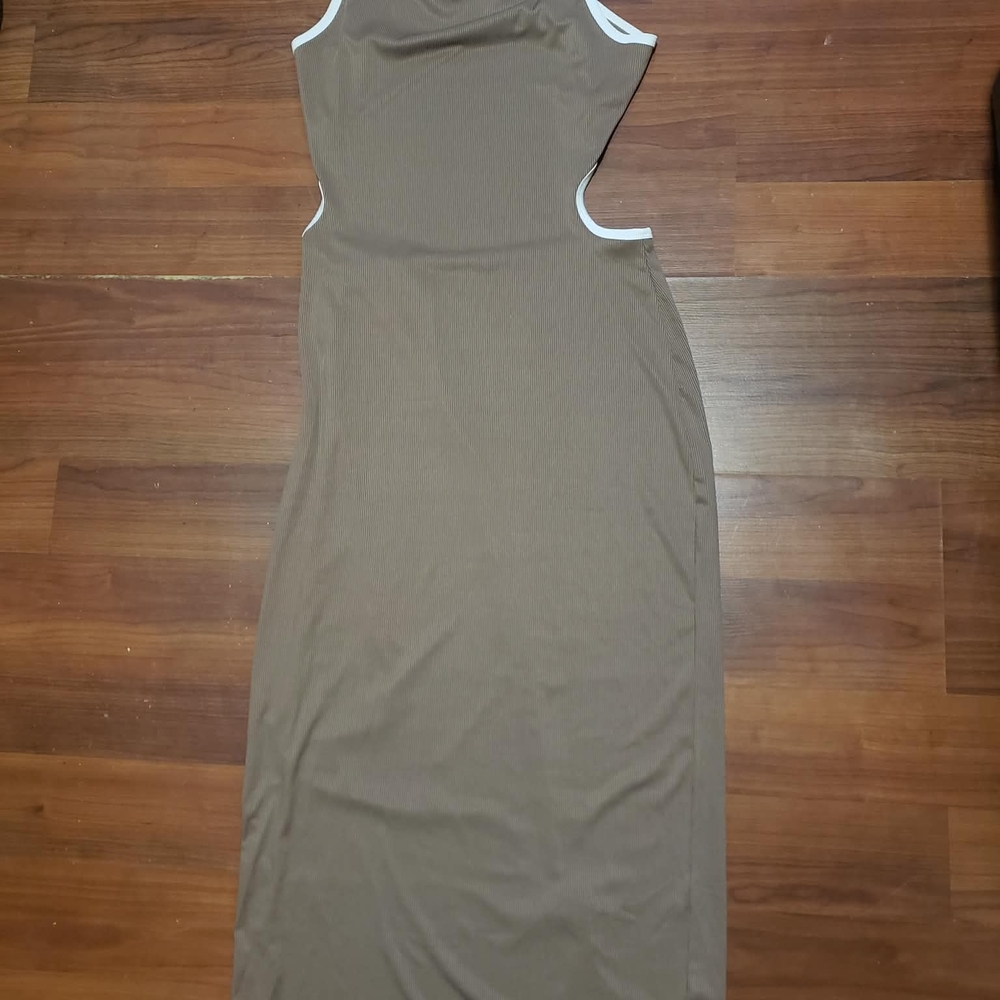 Chic Backless Tan Dress with White Trim